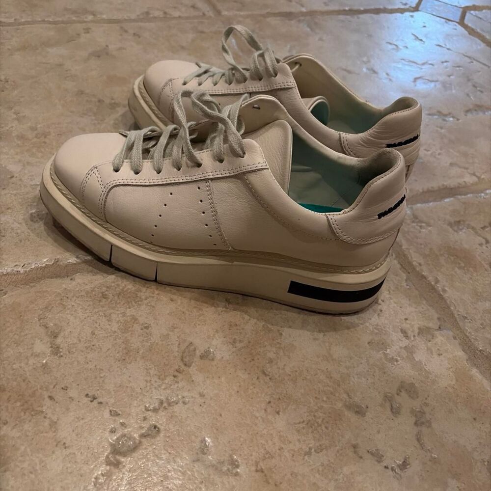 Paloma-barcelo Women's White and Cream Oxfords